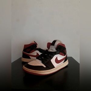 Jordan 1 Mids